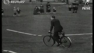 London children learn road safety rules (1946)