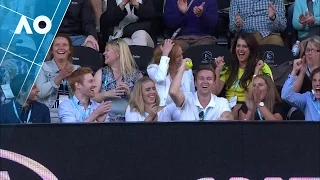 Spectator pulls in a one-handed crowd catch! | Australian Open 2017