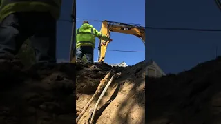 Excavator stuck on a Powerline