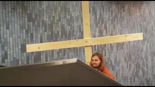 Jesus auf der Rolltreppe