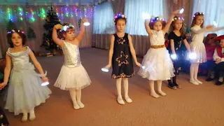 Новорічний танець зірочок