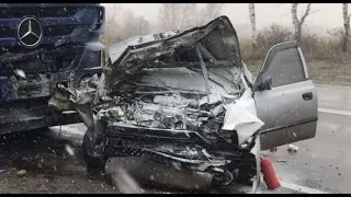 Два человека скончались в ДТП с тягачом Mercedes-Benz в Рязанской области