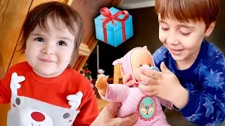 SANTA CLAUS CHRISTMAS PRESENTS FOR KIDS!! Toys for Children