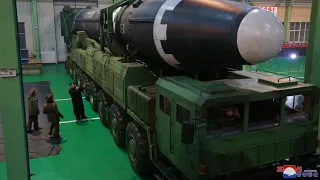 Noticias del Mundo Como se interpretan las imagenes del misil Hwasong-15 ... 30/11/17
