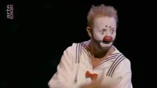 Acto de clown en el Cirque Du Soleil.