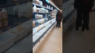 в Киеве паника продуктов нет