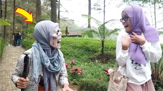 PRANK ZOMBIES make you scream hysterically..!! Funny Video Pranks