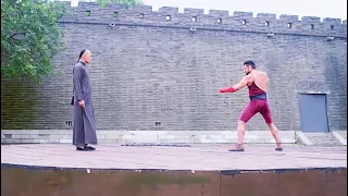 Russian Hercules laughed at Chinese Kungfu for being weak but was kicked away by a Chinese master