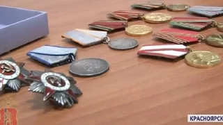 Житель Красноярска нашел на улице коробку с орденами ветерана ВОВ