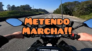 Na rodovia de Mt03 - moto ótima de acelerar