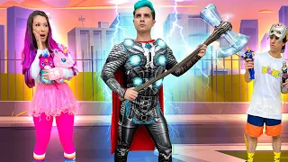 MALOUCOS FINGE BRINCAR de SUPER-HERÓI THOR Amor e Trovão o Filme !