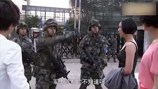 特種兵攔下一輛法拉利，女車主硬闖竟大喊非禮還隨身帶著槍，軍人都怕了