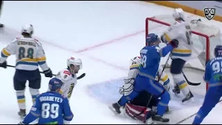 Sagadeyev stays all alone in front of the net