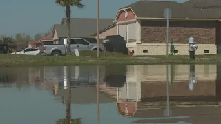 New Orleans residents surrounded by water for weeks