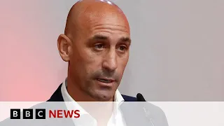 Luis Rubiales: Calls for resignation over Jenni Hermoso kiss - BBC News