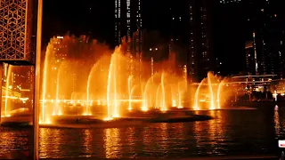 Amazing dancing fountain show in Dubai Mall