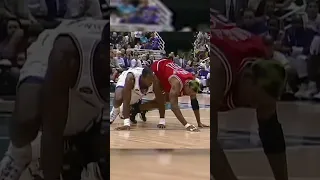 You Won’t See This in Today’s NBA, Rodman Literally Wrestled with Malone in the Finals (1998.06.14)
