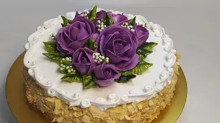 Украшение торта Наполеон сиреневыми розами