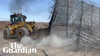 Israel: Bulldozer filmed taking down section of Israel-Gaza border fence