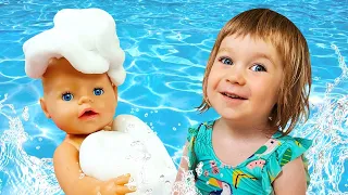 Giochi in spiaggia con Baby Born - Nuovi episodi di “Mi chiamo Bianca”. Video con i bambini