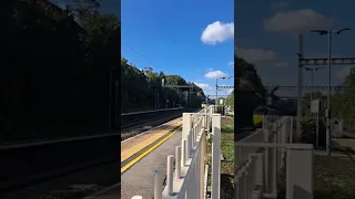 GWR class 800 passing Tilehurst 800321 10/10/22 #shorts