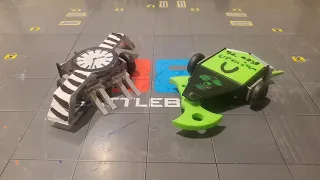 Random hexbug fights: hypnosis vs uranium