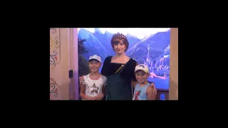 Anna and elsa Epcot Disney orlando meet and greet #shorts