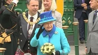 Queen Elizabeth II becomes longest-serving British monarch