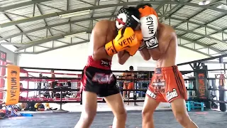 Rolex and Prabpairee Sitsongpeenong boxing sparring