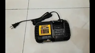 PENGECAS BATERI MODEL BARU DEWALT DCB1106 6 AMP BATTERY CHARGER