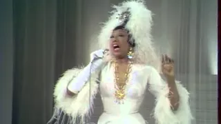 Joséphine Baker: Medley of American Songs & The Charleston! (1968)