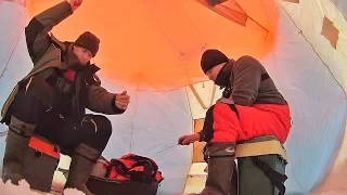 Зимняя рыбалка в Палатке. Непогода Атакует.