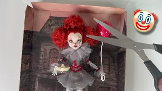 Unboxing a rare monster high pennywise doll (I’m late yup) | Zombiexcorn