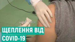 Щеплення від COVID-19: як вакцинують у вінницькому центрі первинної медико-санітарної допомоги №2