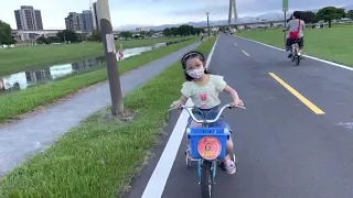 騎腳踏車