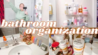 cleaning out my messy bathroom... decluttering & organizing *nesting has begun*