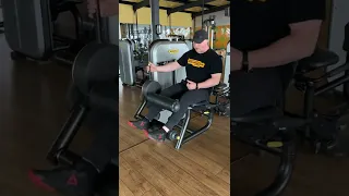 Ноги. Сгибание ног в тренажере Technogym.