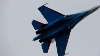 Су - 27. Русские Витязи. Высший пилотаж. Выполнение "колокола" Su - 27 Russian Knights Aerobatics