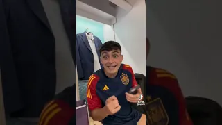 España cantando ( Laporte , Pedri y Unai Simón