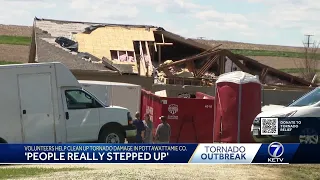 Volunteers help clean up tornado damage in Pottawatamie County