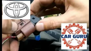 Toyota Corolla , How to remove/change a headlight bulb #CarGuruDIY