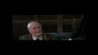 Final film appearance of Desmond Llewelyn as Q in the James Bond series