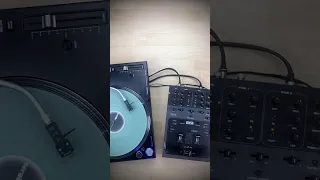 Turntable flow scratching on  Bomfunk MC's