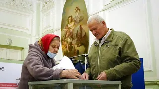 Russia votes: Putin's Russia United party set to hold majority after opposition wipeout