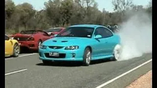 Holden Monaro CV8 burnout