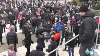 Мариуполец пришел на митинг с молотком и нападал на оператора МТВ