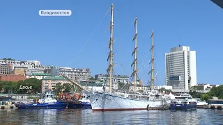 Владивосток и его жителей поздравляют городские депутаты