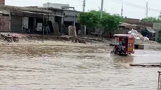 Chowk Azam fathe pour road barish mn doob gia hia