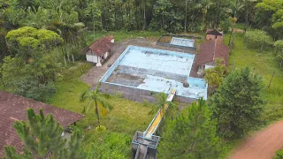 SOBREVOAMOS O ASSUSTADOR PARQUE AQUÁTICO ABANDONADO