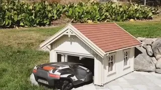 Husqvarna Automower® fan built a garage for his robotic lawn mower 🙌